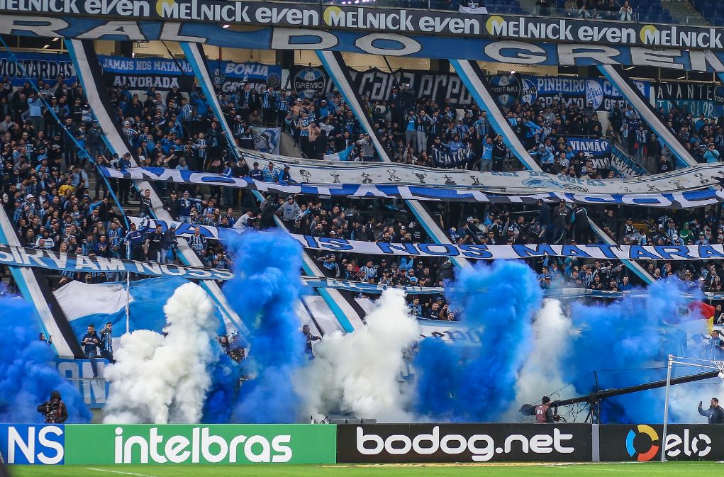 Mais de 43 mil pessoas estiveram na Arena do Grêmio na gelada noite desta quarta-feira (Foto: Lucas Uebel/Grêmio)