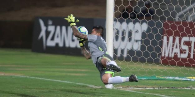 PAULO HENRIQUE defendeu dois pênaltis para o Cuiabá