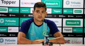 Encostado, atacante ex-Atlético-GO deixa Goiás e acerta com futebol iraniano