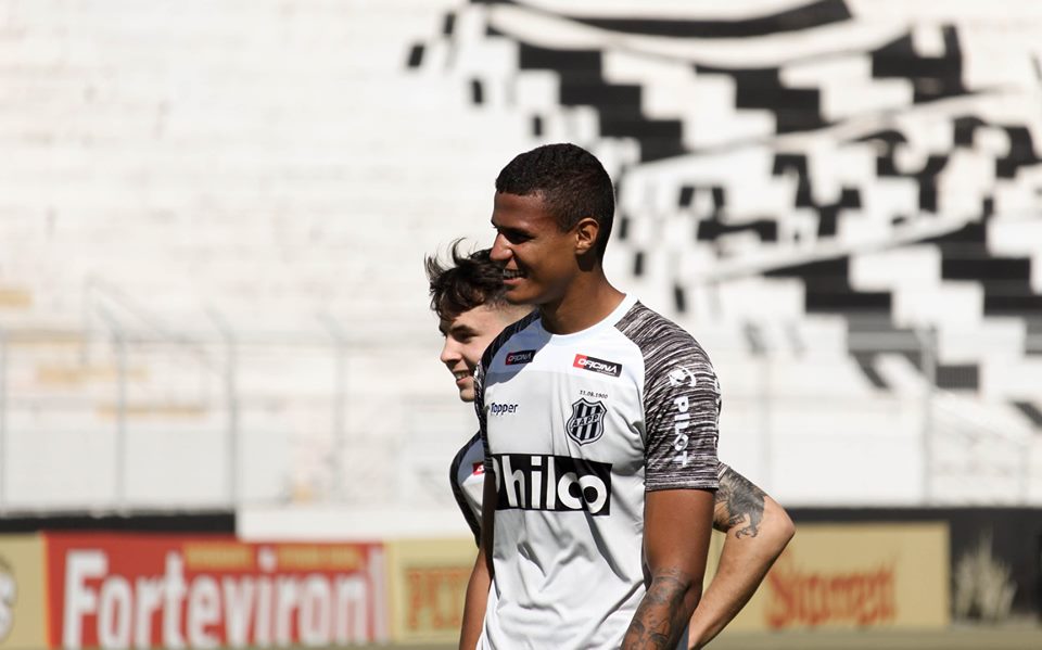 Série B: Ponte Preta acerta com zagueiro Jackson, do Goiás