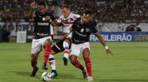 Série C: Precisando vencer, técnico promove mudanças para deixar Santa Cruz ofensivo