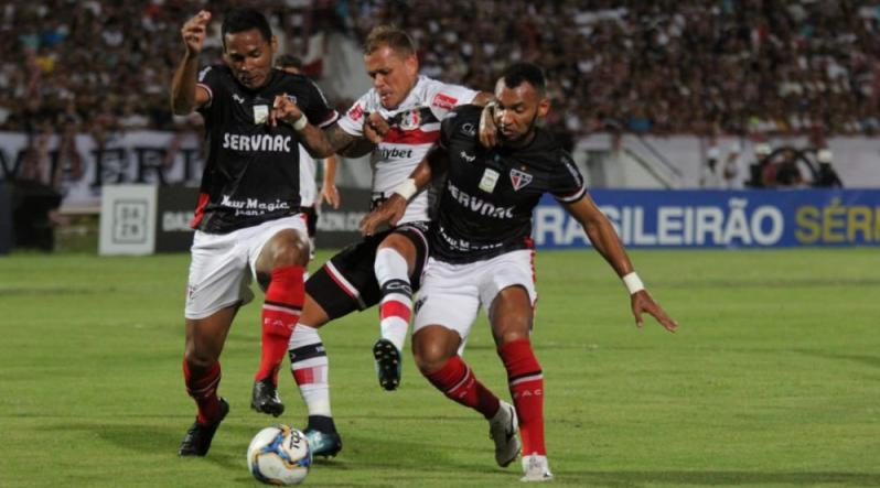 Série C: Precisando vencer, técnico promove mudanças para deixar Santa Cruz ofensivo