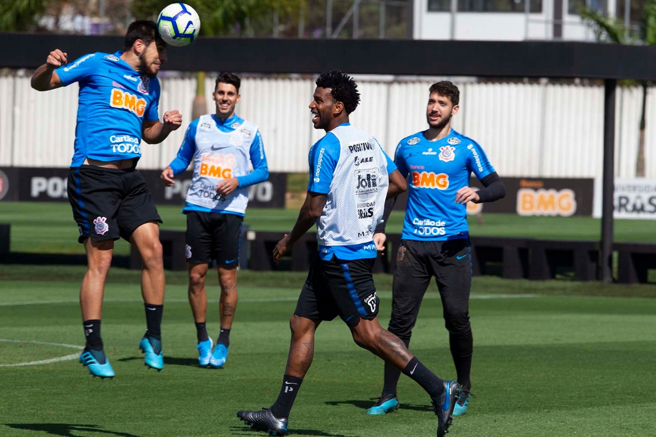 Carille abre treinamento, mas esconde Corinthians que enfrentará o Botafogo