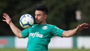 Willian volta a treinar no Palmeiras e pode reforçar o time no sábado