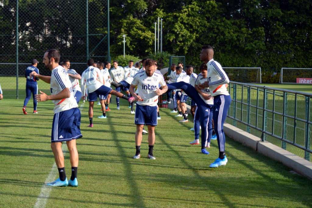 Com dores, Pato e Toró fazem tratamento e desfalcam treino do São Paulo