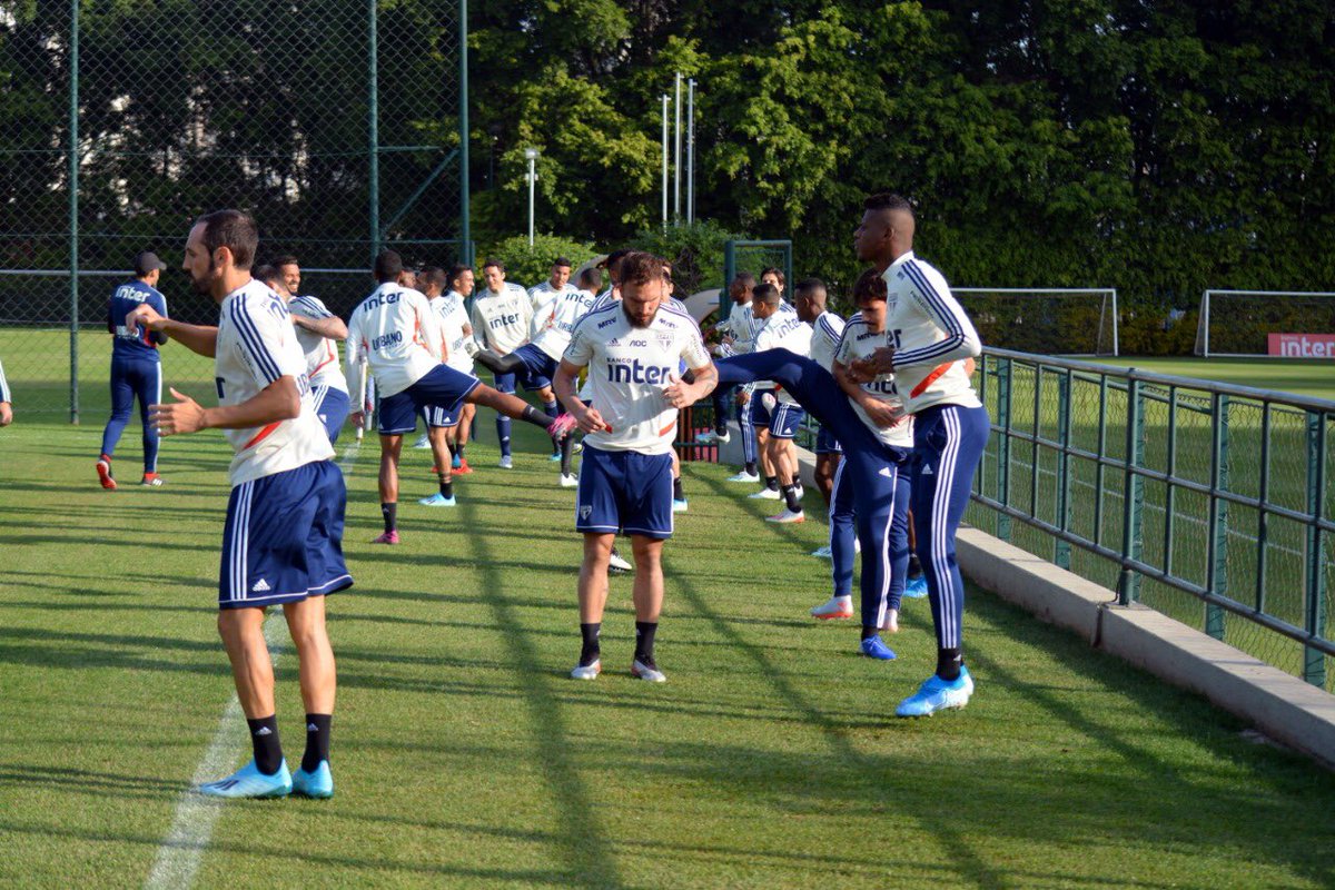 Com dores, Pato e Toró fazem tratamento e desfalcam treino do São Paulo