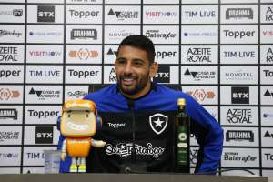 Animado, Diego Souza destaca a força na defesa e a evolução no ataque do Botafogo