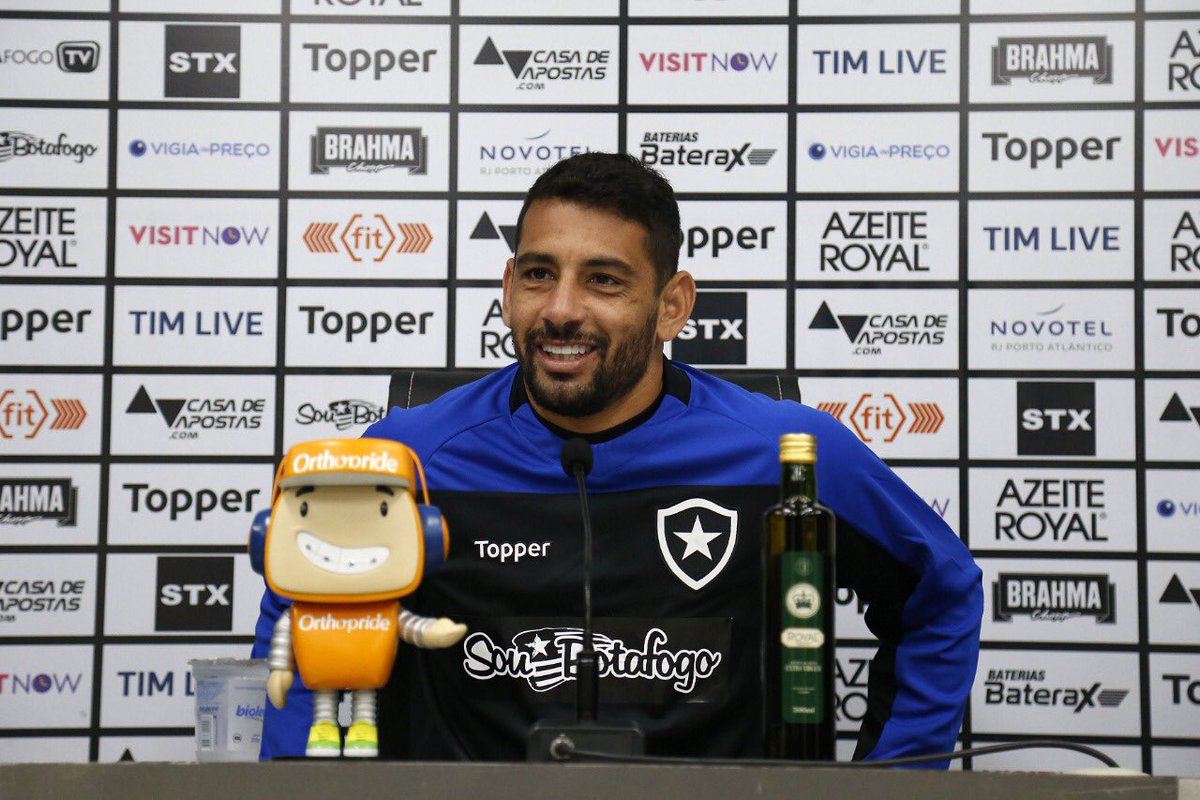 Animado, Diego Souza destaca a força na defesa e a evolução no ataque do Botafogo