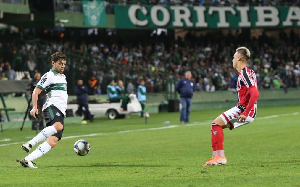 Série B: Lateral do Coritiba comemora boa fase: “Crescendo na hora certa”