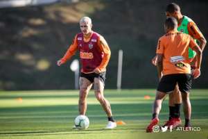 Atlético-MG treina com Papagaio no ataque e sem Jair no meio-campo titular
