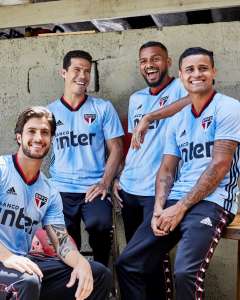São Paulo lança a sua terceira camisa, azul celeste, em homenagem ao Uruguai