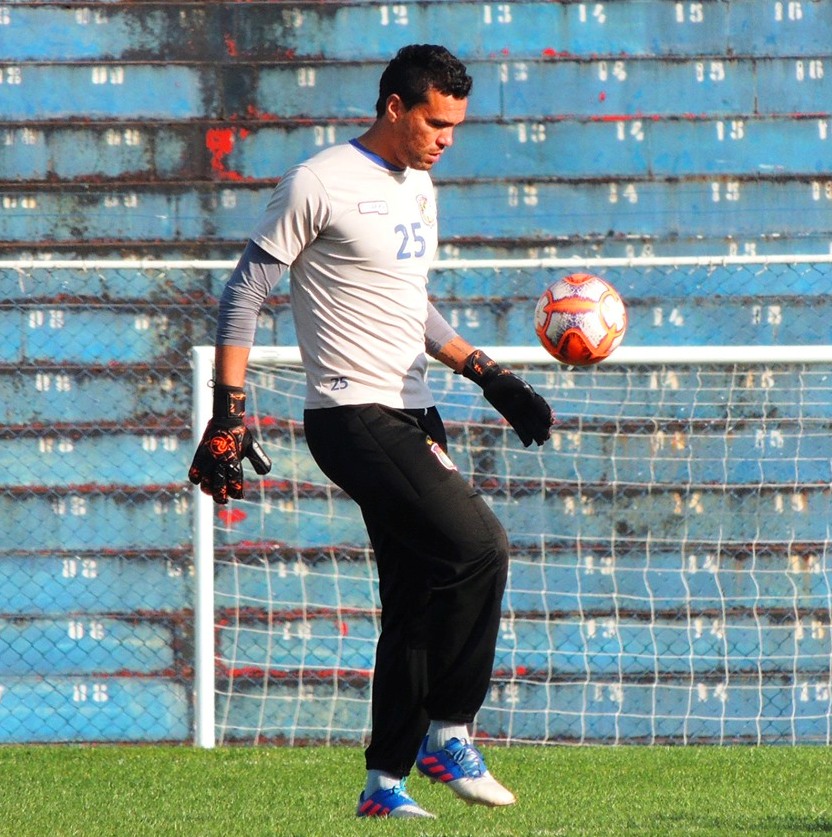 Copa Paulista: De olho no clássico, goleiro do São Caetano foca na reabilitação