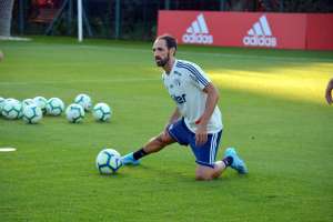 São Paulo confia em regularização de estrangeiro para atuar no domingo