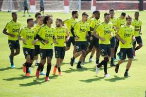 Com Cuéllar e Gabriel, Flamengo divulga relacionados para o clássico em Brasília