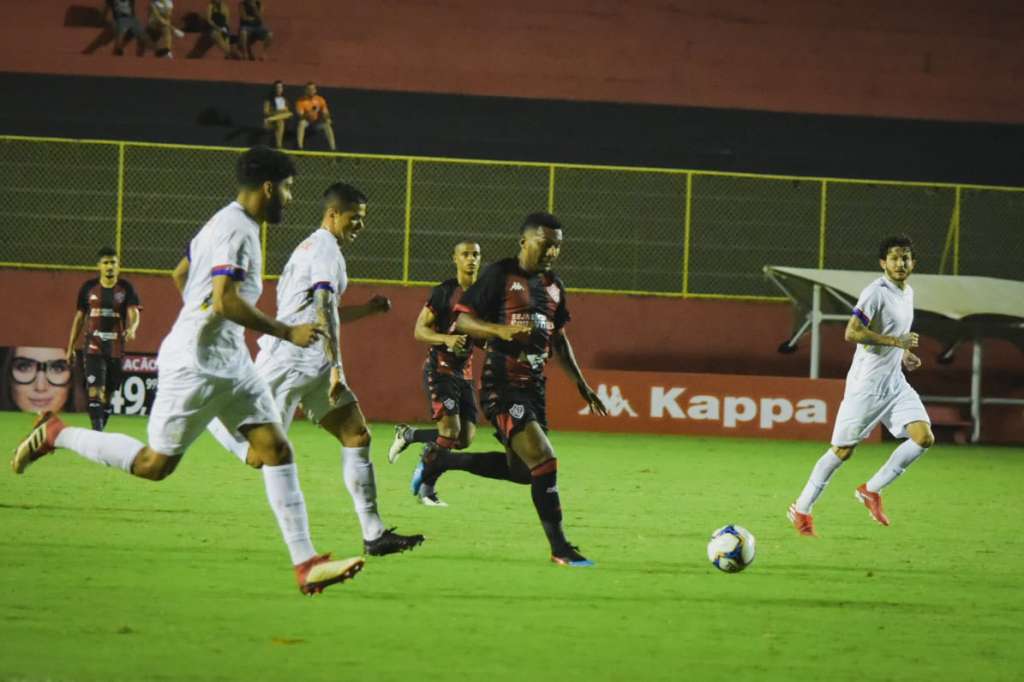 O Vitória vai em busca do seu primeiro resultado positivo como visitante na Série B