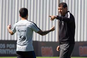 Carille mais uma vez fecha treino e não confirma Corinthians para sábado