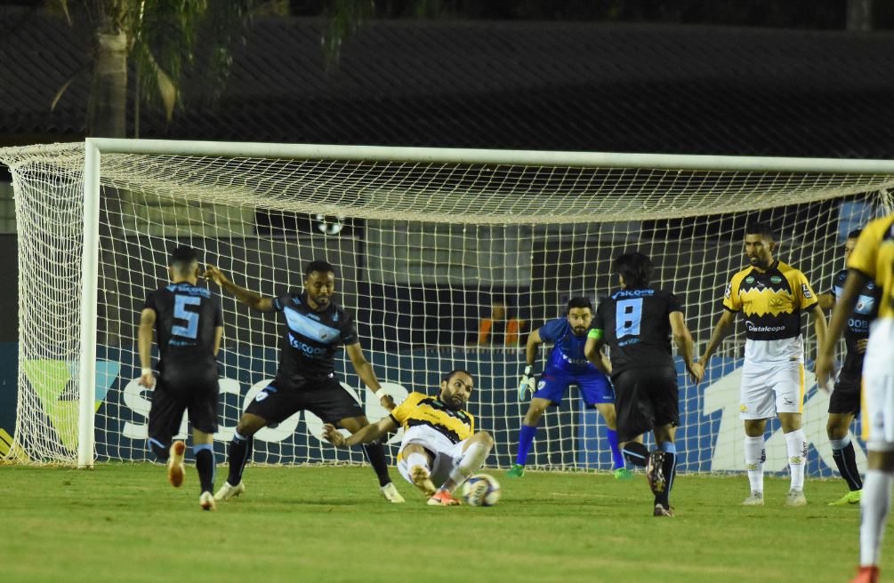 Londrina e Criciúma ficaram no empate por 1 a 1 no Estádio do Café (Foto: Gustavo Oliveira/LEC)