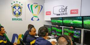 VAR no Brasil demora 46% a mais do tempo recomendado pela Fifa