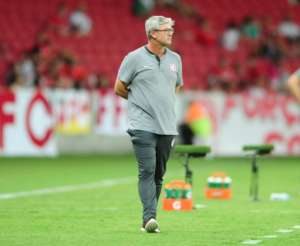 Inter busca 1º triunfo como visitante para evitar jejum de 1 ano no Brasileirão