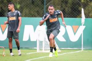 Embalado e com novidade no ataque, Atlético-MG visita o Athletico-PR em Curitiba