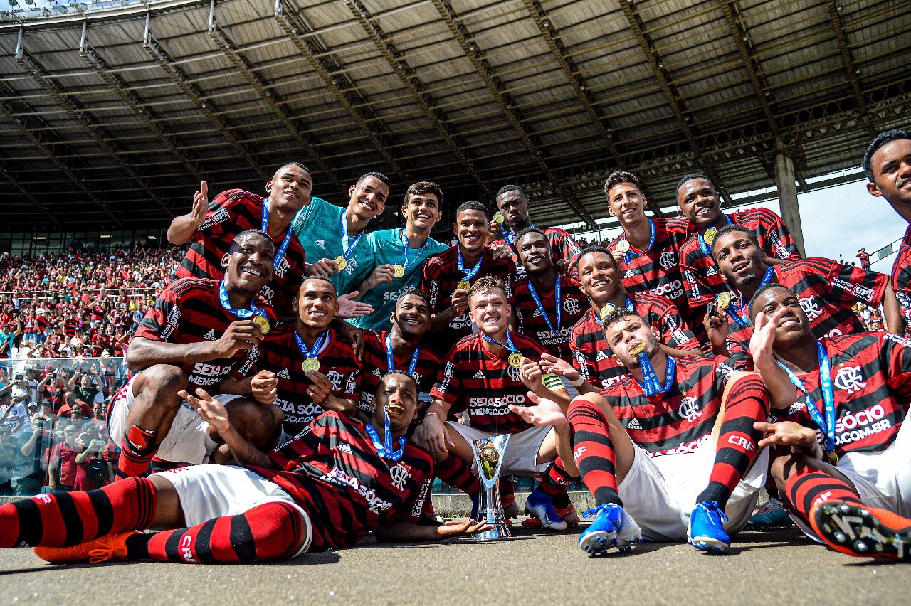 Seis meses após incêndio, Flamengo bate Corinthians e conquista Brasileiro Sub-17