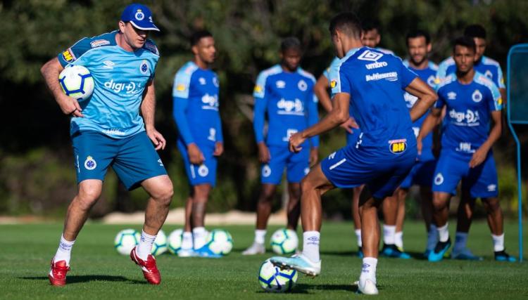 Estreias de Daniel Alves e Rogério Ceni incendiam a 15.ª rodada do Brasileirão