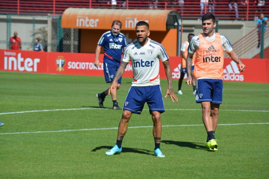 Sem Pato e Toró em último treino, Cuca faz mistério antes de jogo contra o Ceará