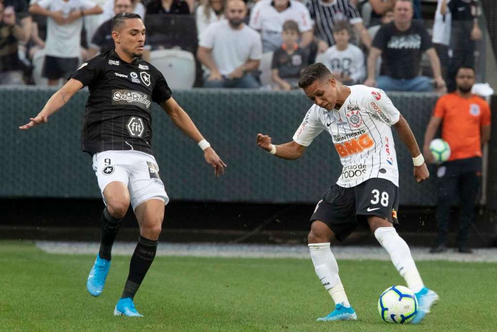  Pedrinho brilha, Corinthians bate Botafogo, amplia invencibilidade e sobe para 5º