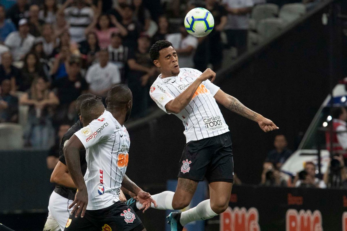 Setor ofensivo do Corinthians vai bem e recebe elogios de Carille