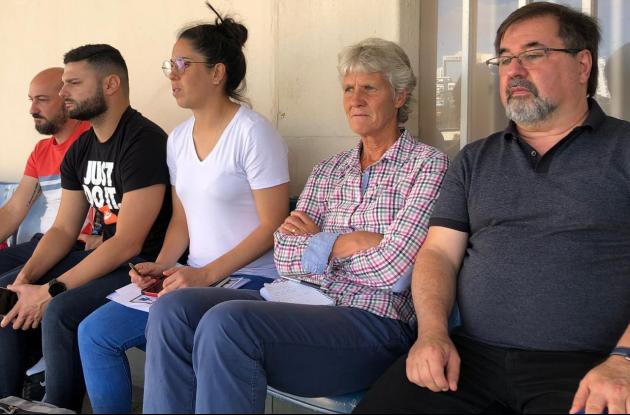 O jogo foi assistido por integrantes da comissão técnica da seleção brasileira: a técnica Pia Sundhage (de xadrez), a auxiliar Bia Vaz (de branco) e os coordenadores Aline Pellegrino e Marco Aurélio Cunha (à direita).