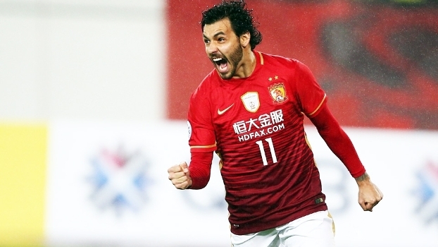 Em processo de naturalização, Goulart e Elkeson podem reforçar seleção chinesa