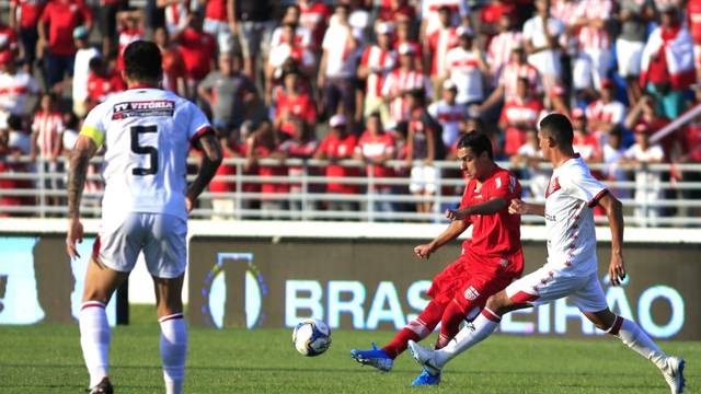 CRB 0 x 1 Vitória – Leão vence no Rei Pelé e deixa a degola da Série B