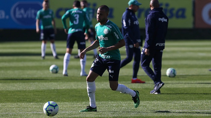 Lesionado contra o Grêmio, Mayke será operado e vira desfalque no Palmeiras
