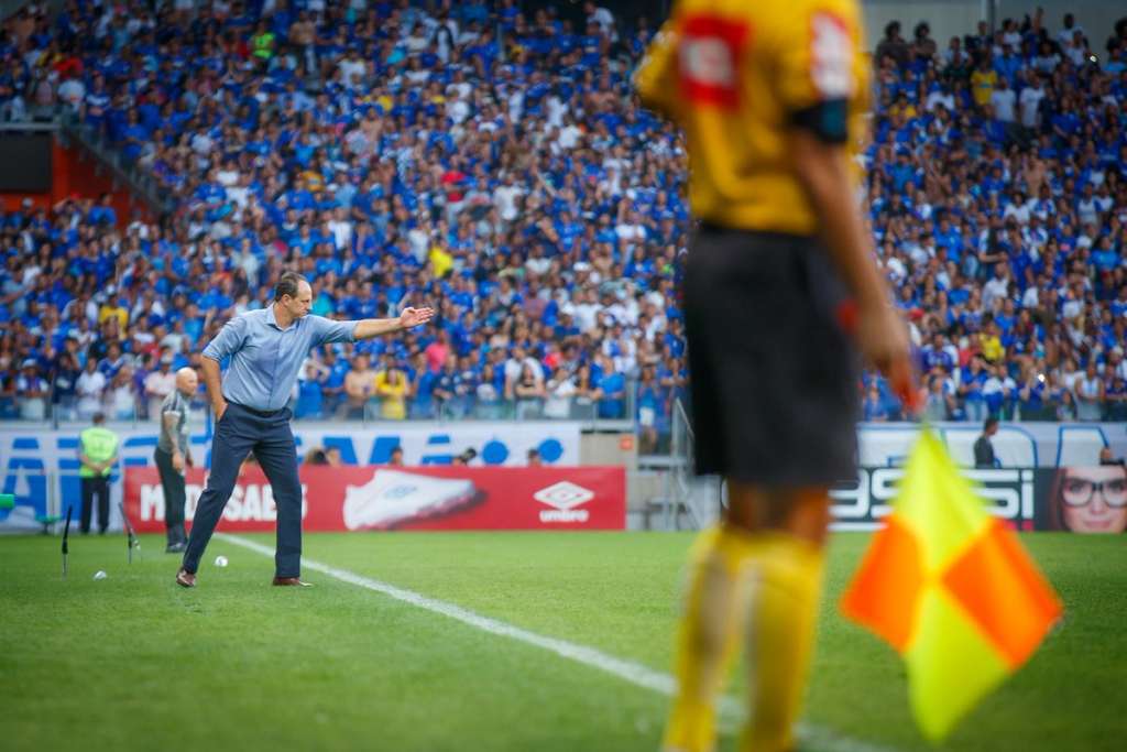  Após boa estreia, Ceni exalta atletas: 'Foram os melhores caras que poderiam ser'