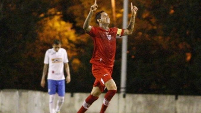 Ex-Guarani vai para balada após derrota e é afastado por time da Série B