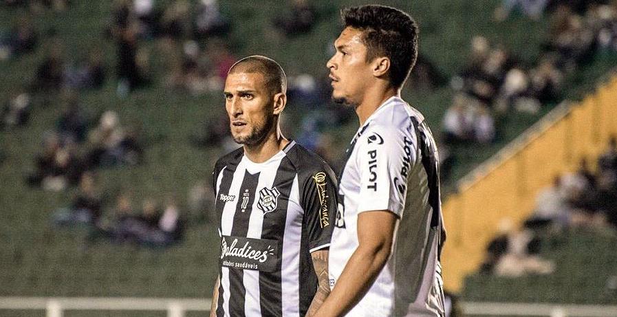 Série B: Em meio à crise, Figueirense embarca, mas elenco não garante entrada em campo