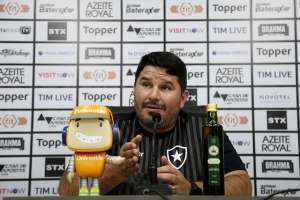 Sem Cícero, Eduardo Barroca volta a sofrer com desfalques no Botafogo