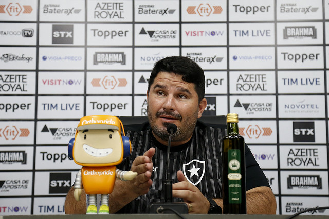 Sem Cícero, Eduardo Barroca volta a sofrer com desfalques no Botafogo