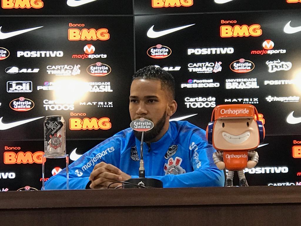 Ex-Fluminense, atacante pede atenção ao Corinthians no jogo de quinta-feira