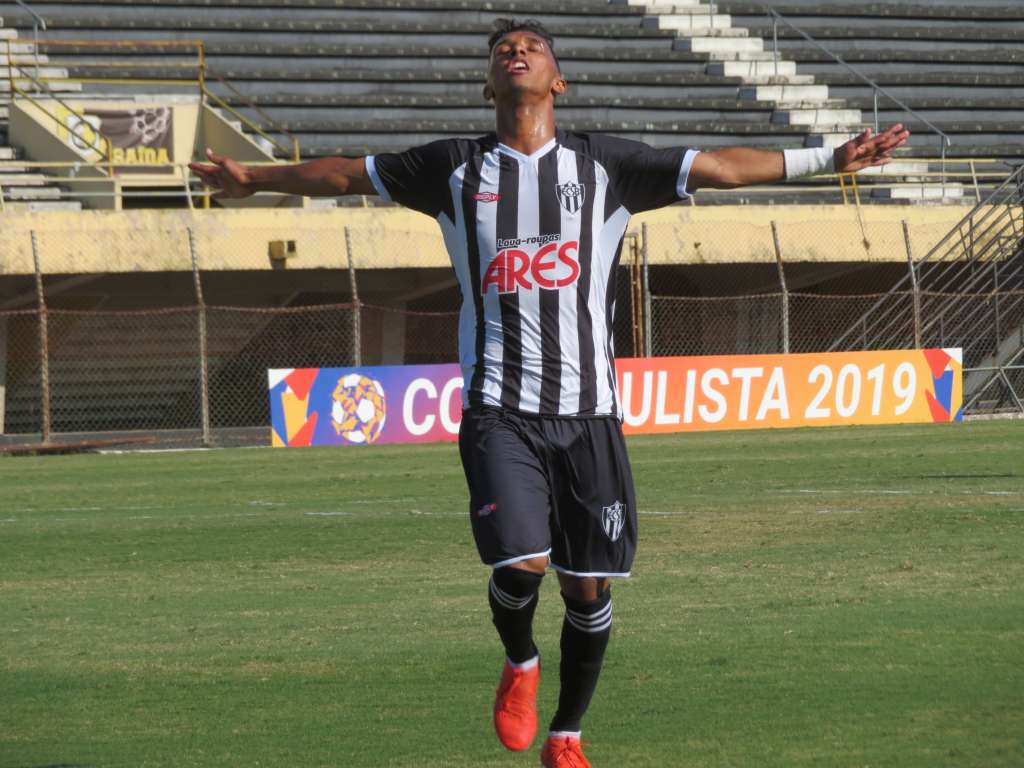 Autor dos gols da vitória, Felipinho destaca atuação pelo Cachorrão (Foto: Brendow Felipe/EC São Bernardo)