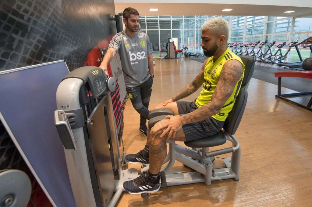 Após desconforto na coxa, Gabriel é poupado de treino do Flamengo