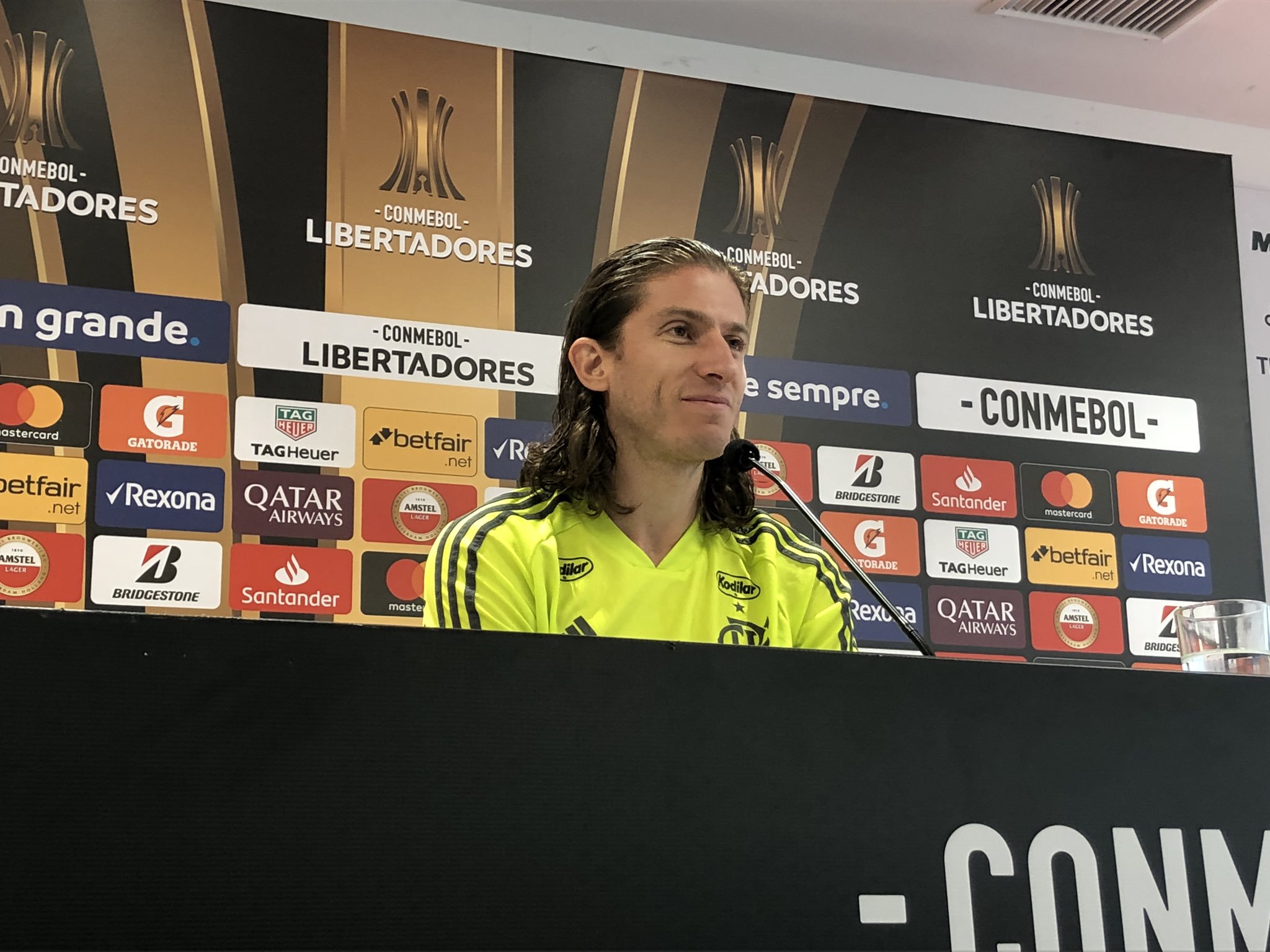 Preocupado, Filipe Luís diz que Fla precisa de dois jogadores para marcar Guerrero