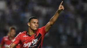 Athletico-PR deve ter novidade no meio de campo para enfrentar o São Paulo