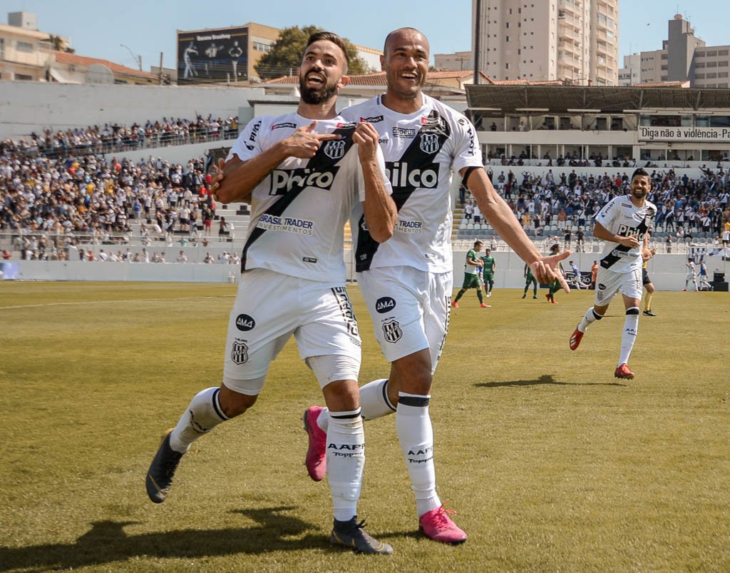 Ponte Preta x CRB – Macaca embalada e tentando se segurar no G4