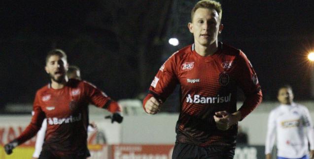 Brasil comemorou muito a vitória nos acréscimos Brasil comemorou muito a vitória nos acréscimos