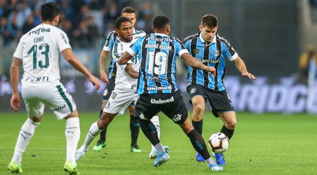 Felipe Melo, do Palmeiras, critica expulsão contra o Grêmio: ‘Árbitro foi muito rigoroso’