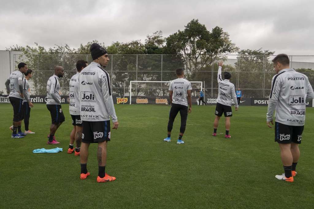 Carille segue em dúvida entre Boselli e Love no ataque do Corinthians