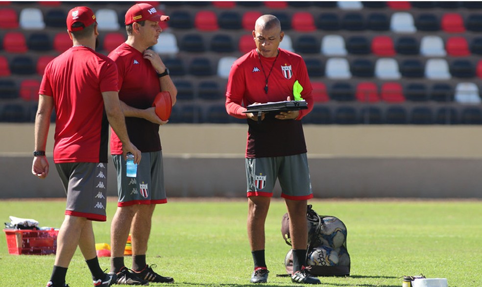 Série B: Em sua estreia em casa, técnico do Botafogo enaltece vitória em duelo direto