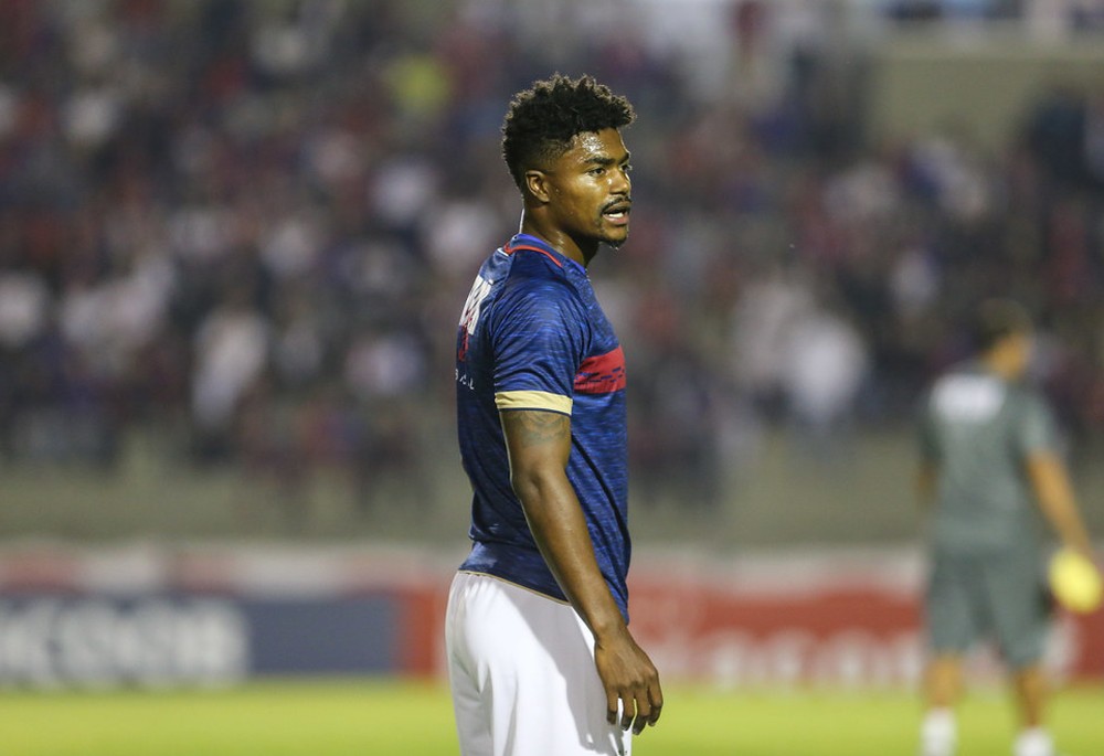 Série B: Zagueiro recusa proposta de clube belga e segue no Paraná