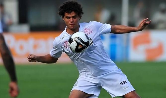 Victor Ferraz poderá voltar ao Santos no Brasileirão